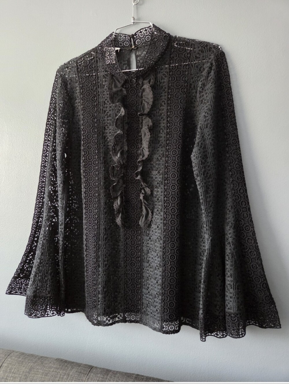 OSCAR DE LA RENTA, 2013 BLACK LACE, BELL SLEEVE BLOUSE SIZE, US 8